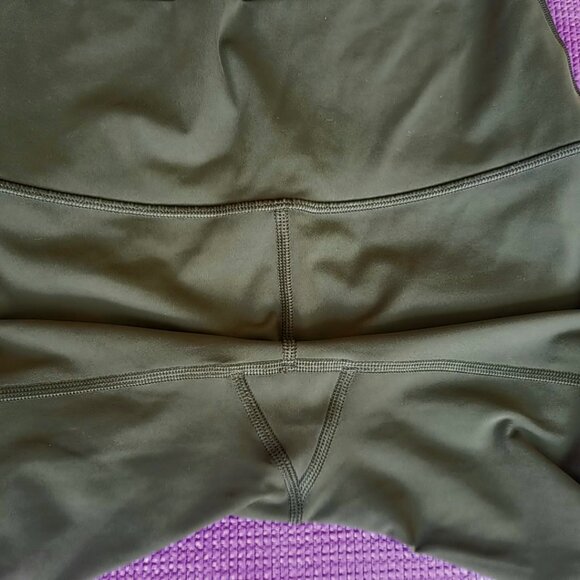 Lululemon Wunder Under Crop High-Rise Full-On Luxtreme 21" in Dark Olive size 6 - Picture 7 of 8